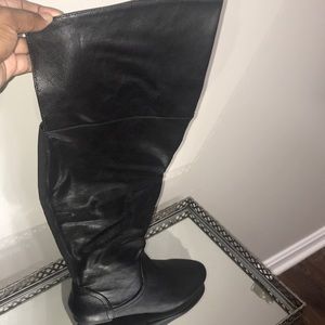 Black knee boots